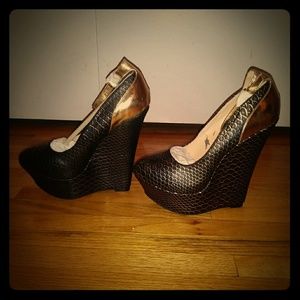 Black and gold wedge heels